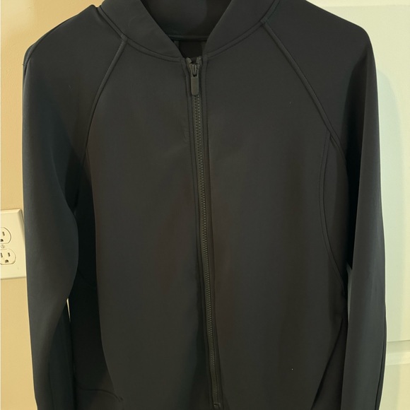 Lululemon embrace the space jacket. Never worn. Sz 8 stretch material no flaw - Picture 7 of 8